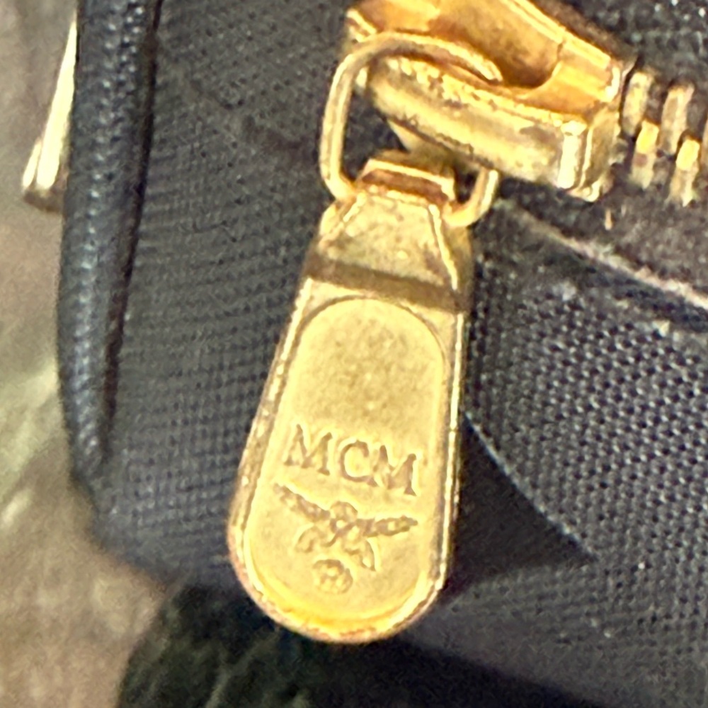 MCM Exclusive Edition Visetos Black and Gold Key & Coin purse - Picture 6 of 7